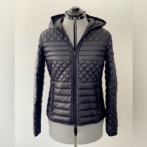 Bernardo - Hooded Puffer jacket / coat - Black - size Medium with stuff sack